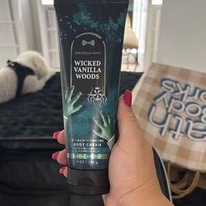 Bath & Body Works Wicked Vanilla Woods Body Cream - Black & Green